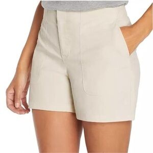 NWT Eddie Bauer Women’s Active Hiker Short 5” Inseam, Cream, Size 8 Preppy
